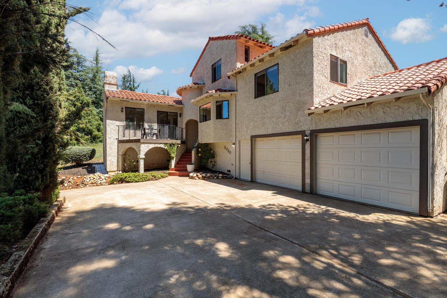 Photo of 3030 Camino Heights Dr in Camino, CA