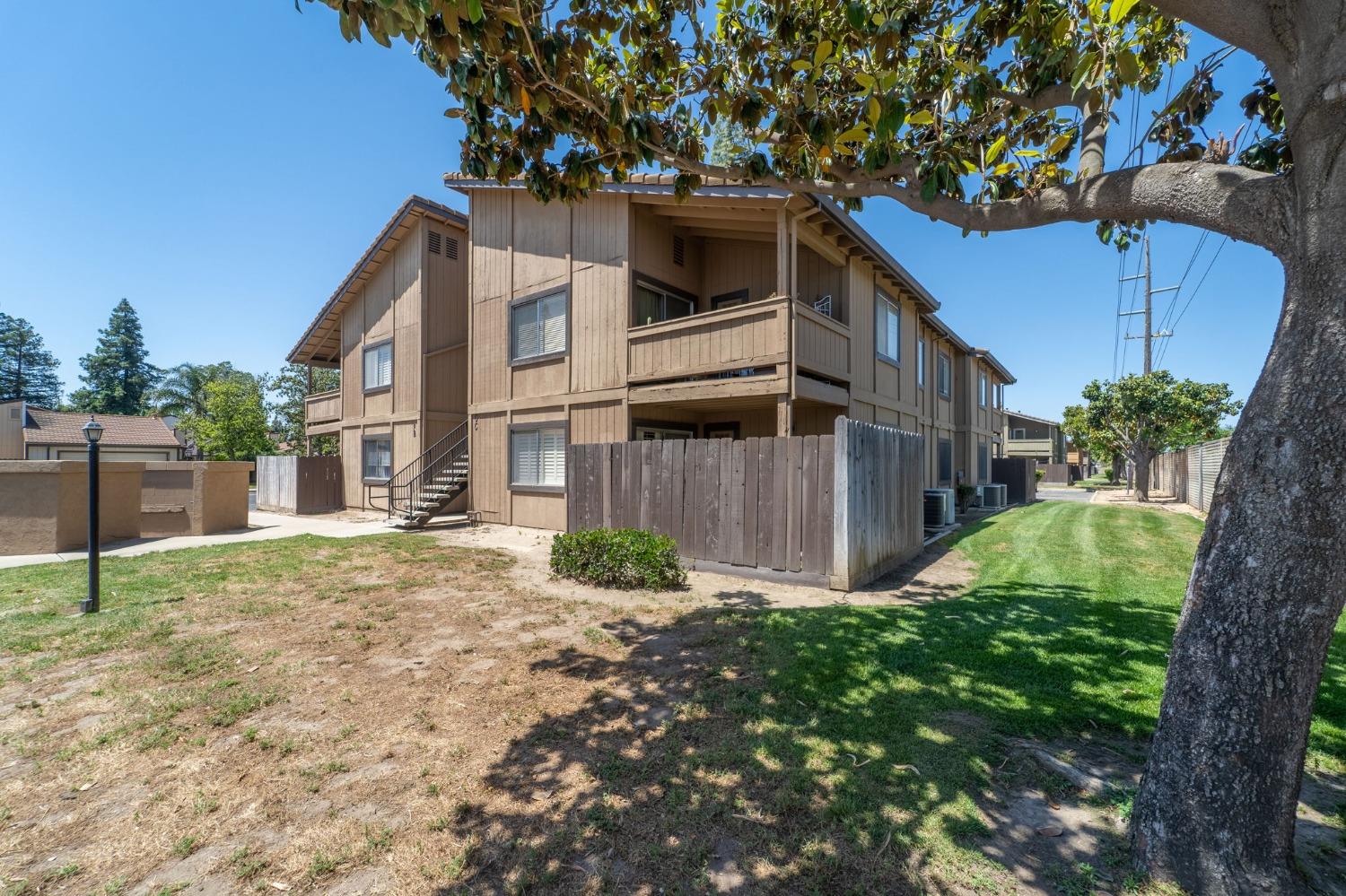 Detail Gallery Image 1 of 15 For 414 Cherry Ln #G,  Manteca,  CA 95337 - 2 Beds | 1 Baths