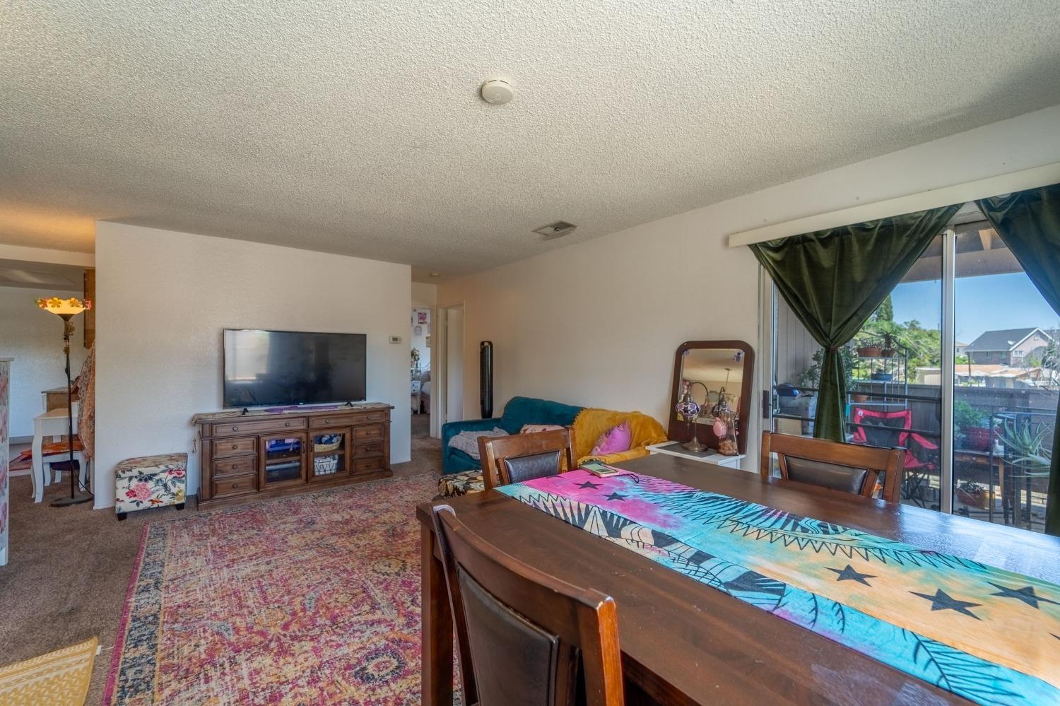 Detail Gallery Image 6 of 15 For 414 Cherry Ln #G,  Manteca,  CA 95337 - 2 Beds | 1 Baths