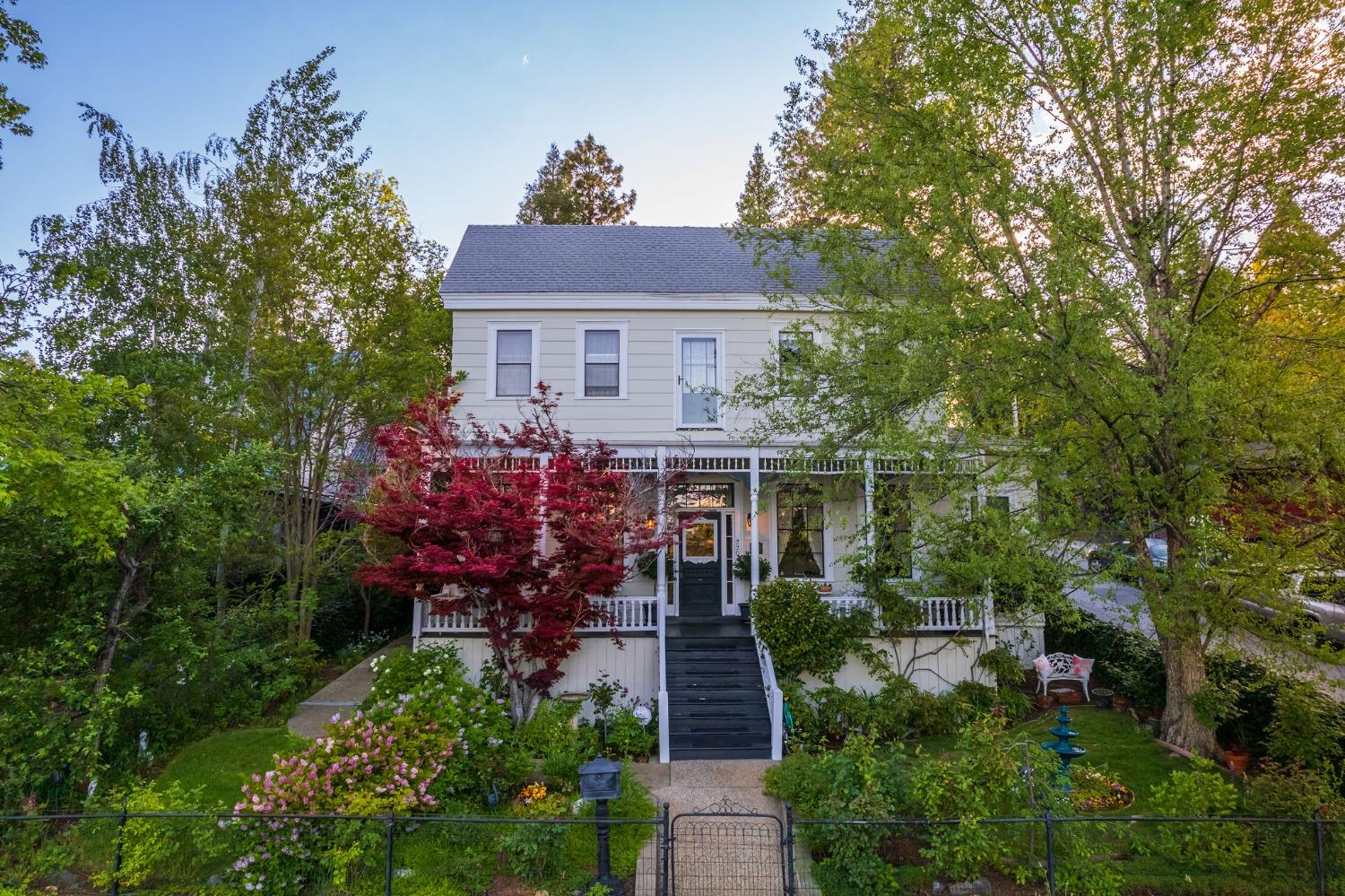 Photo of 220 N School St in Grass Valley, CA