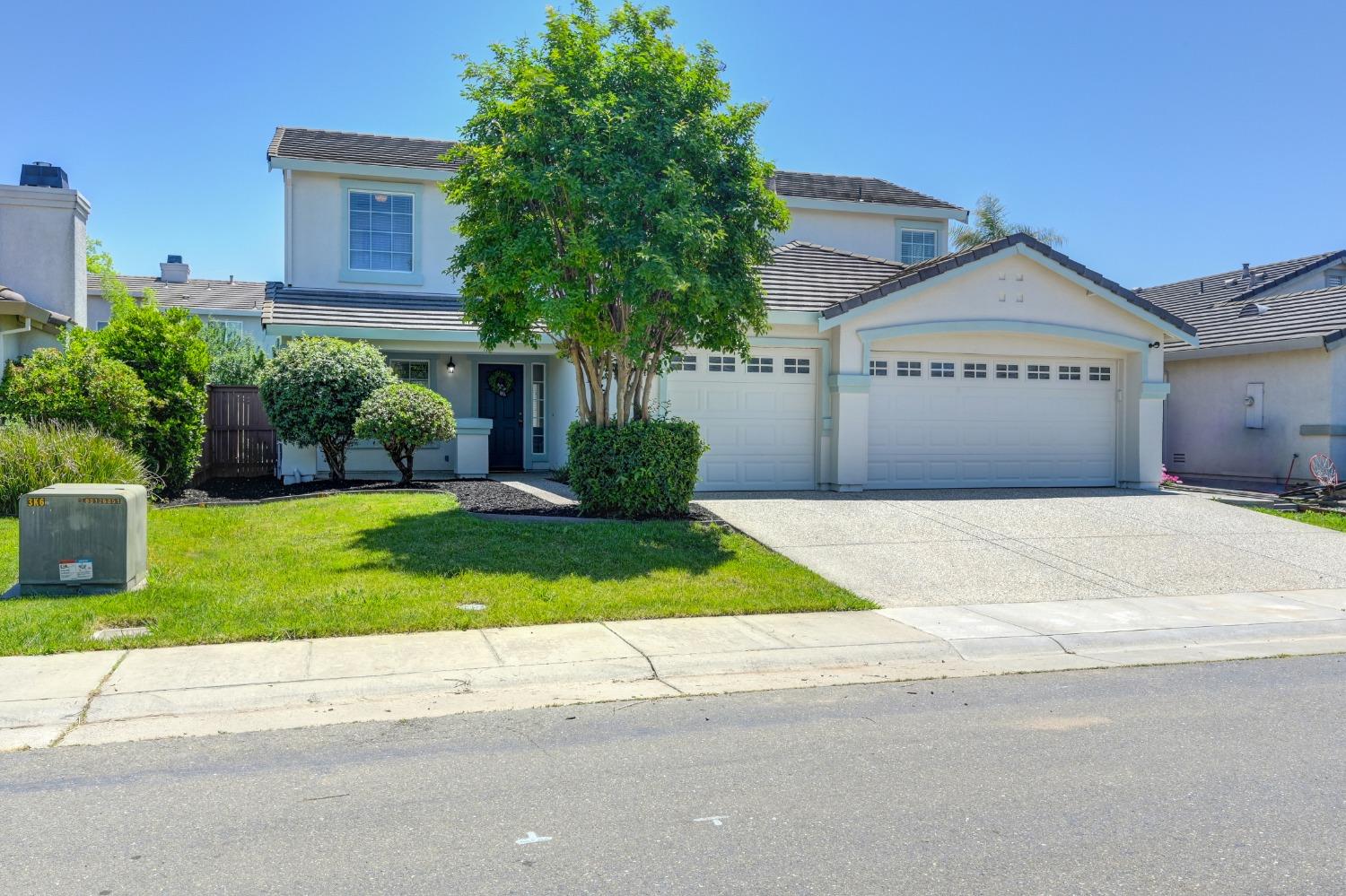 Photo of 9438 Grasmeer Wy in Elk Grove, CA