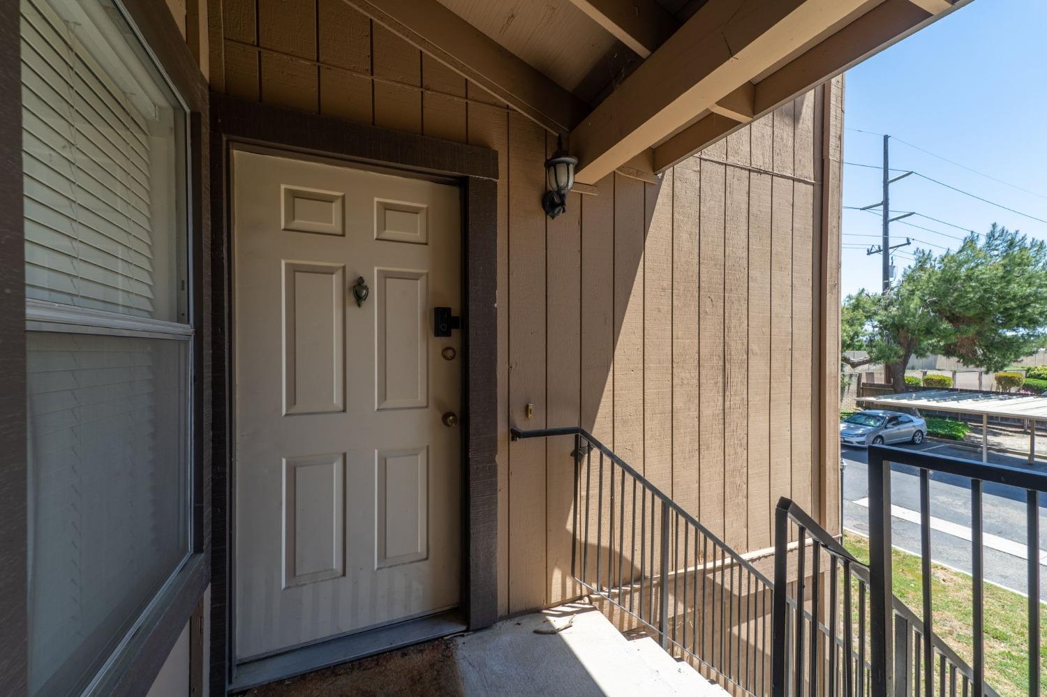 Detail Gallery Image 3 of 15 For 414 Cherry Ln #G,  Manteca,  CA 95337 - 2 Beds | 1 Baths