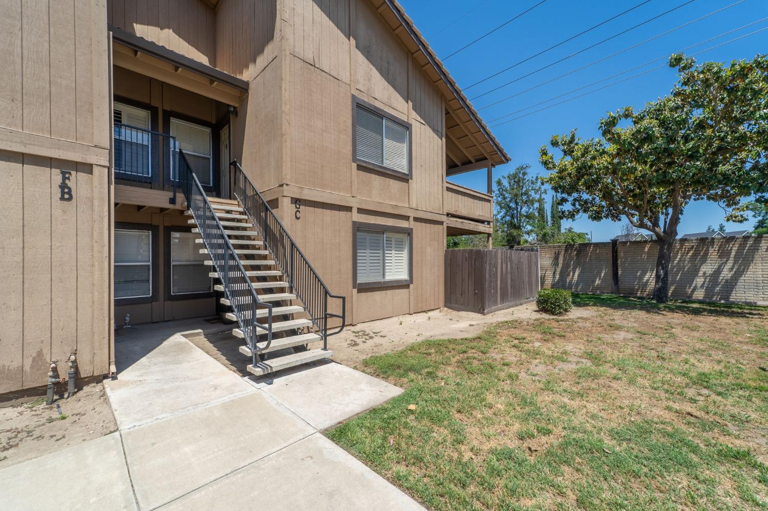 Detail Gallery Image 2 of 15 For 414 Cherry Ln #G,  Manteca,  CA 95337 - 2 Beds | 1 Baths