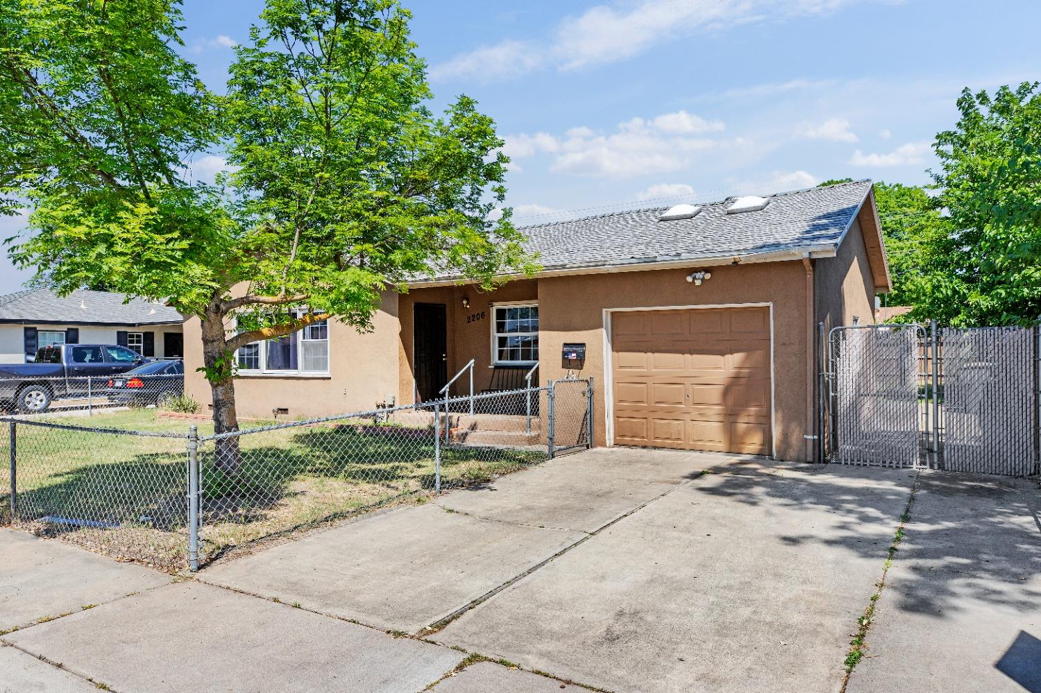 Photo of 2206 Rivera Dr in Modesto, CA