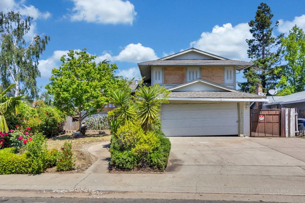 Detail Gallery Image 1 of 1 For 7601 Mcfergus Ct, Sacramento,  CA 95828 - 4 Beds | 3 Baths