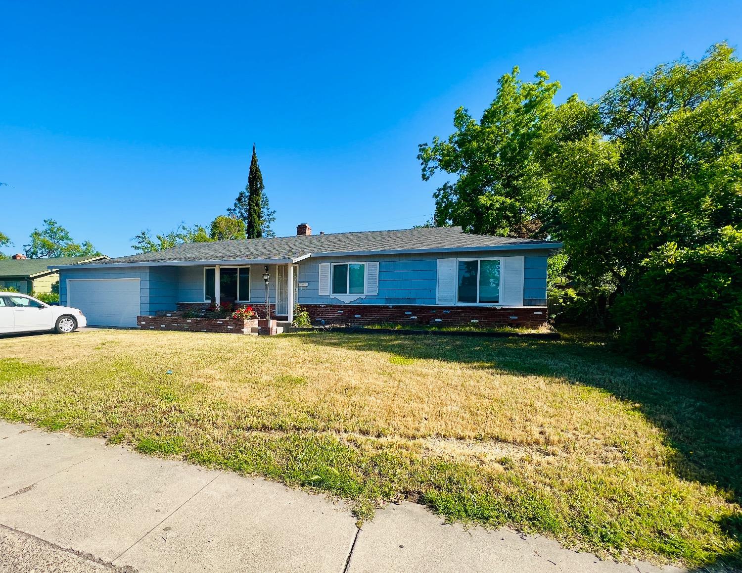Photo of 4112 Whitney Ave in Sacramento, CA