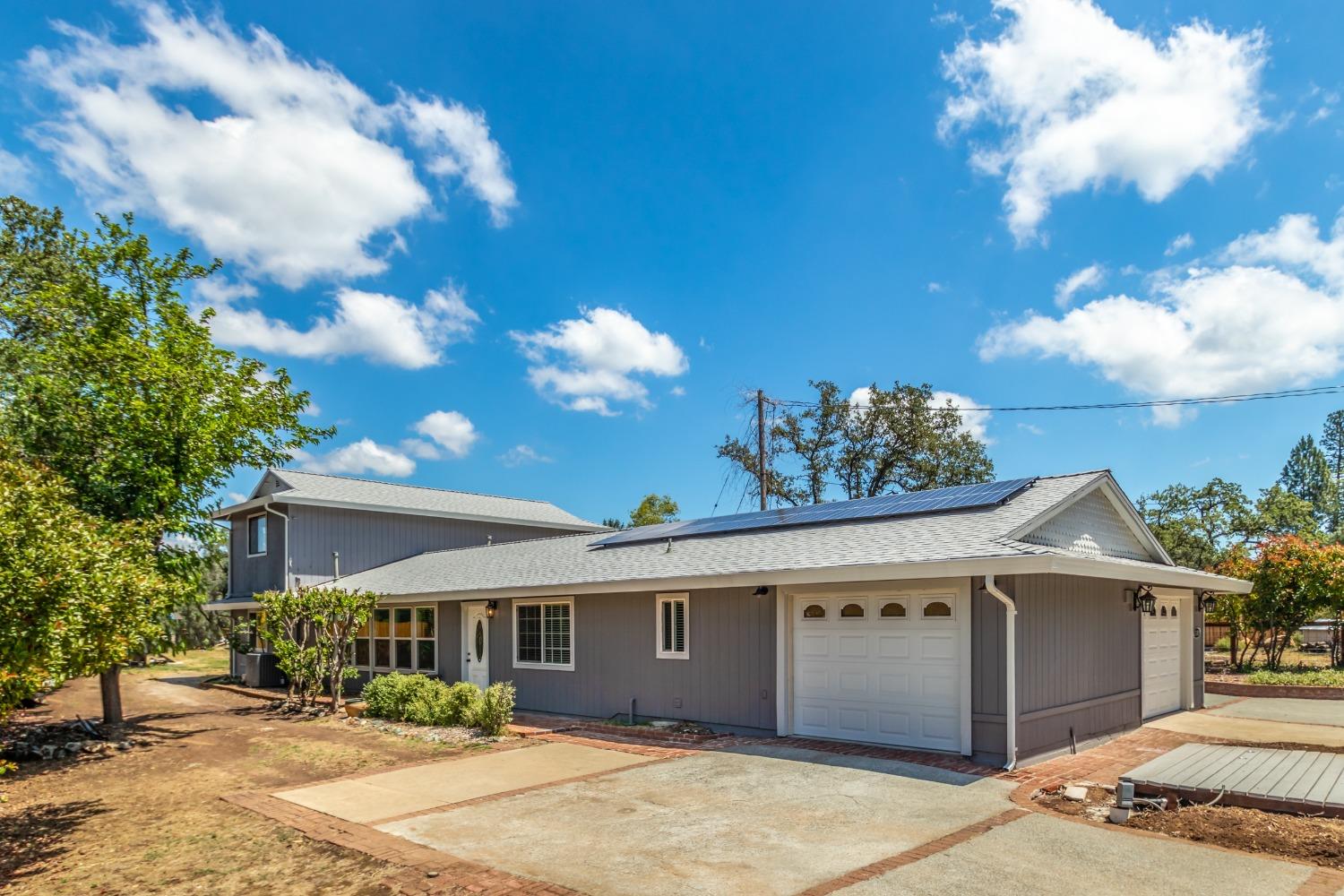 Photo of 13105 Dry Creek Rd in Auburn, CA