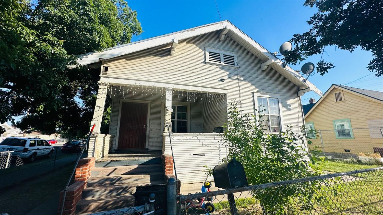 Photo of 346 E Worth St in Stockton, CA