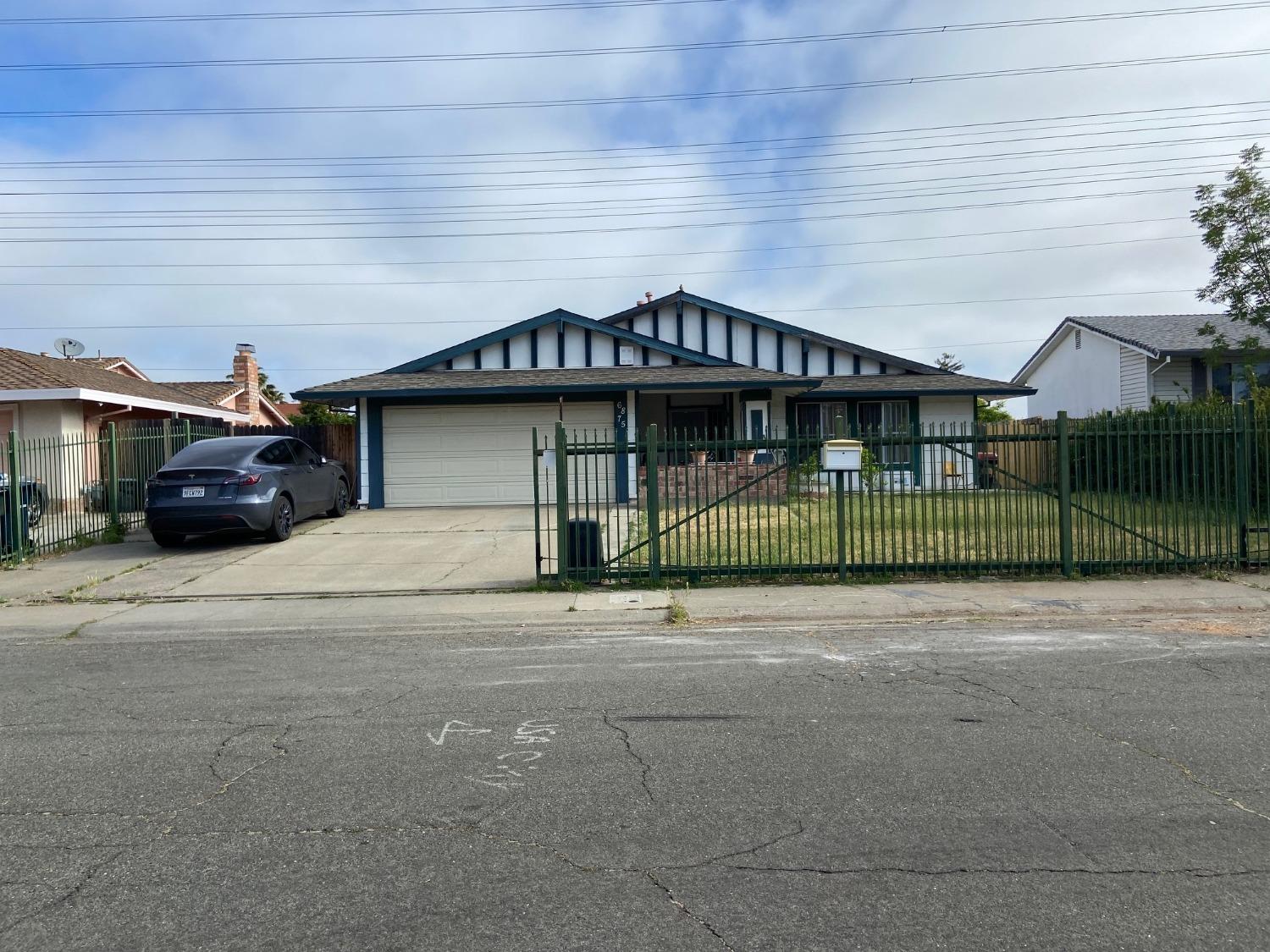 Photo of 6875 Casa Del Este Wy in Sacramento, CA