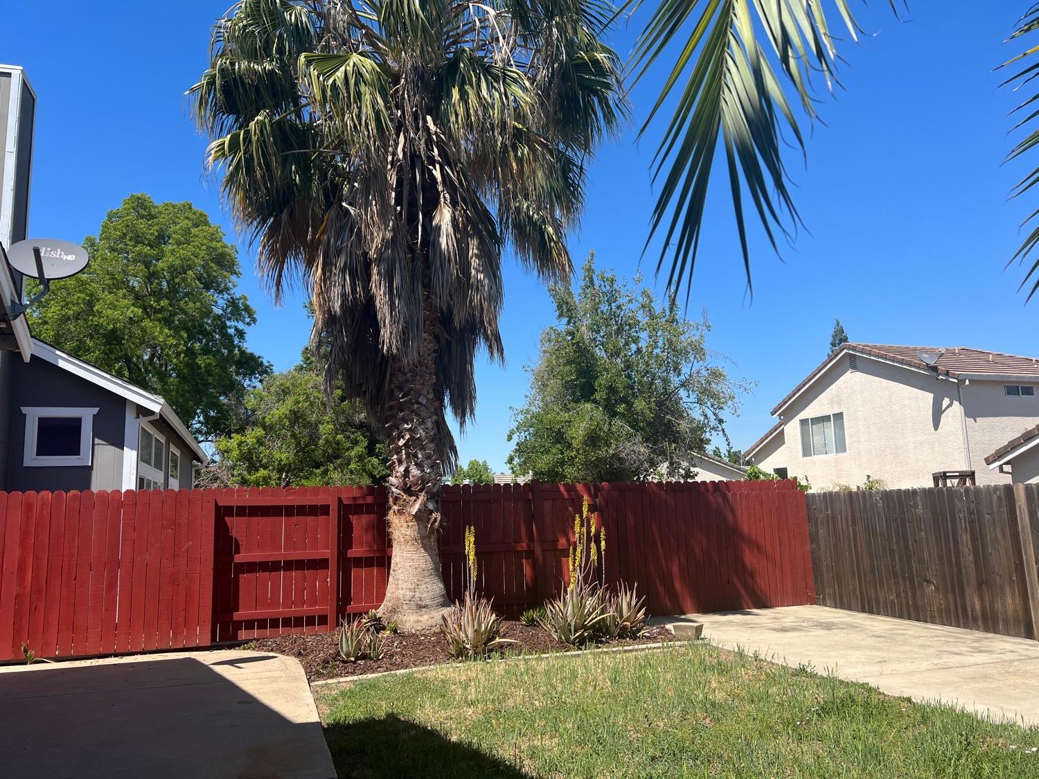 Photo of 6404 W Laguna Mirage Ln in Elk Grove, CA