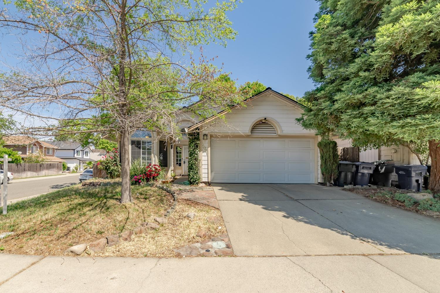 Photo of 4021 4021 Diane Dr in Antelope, CA