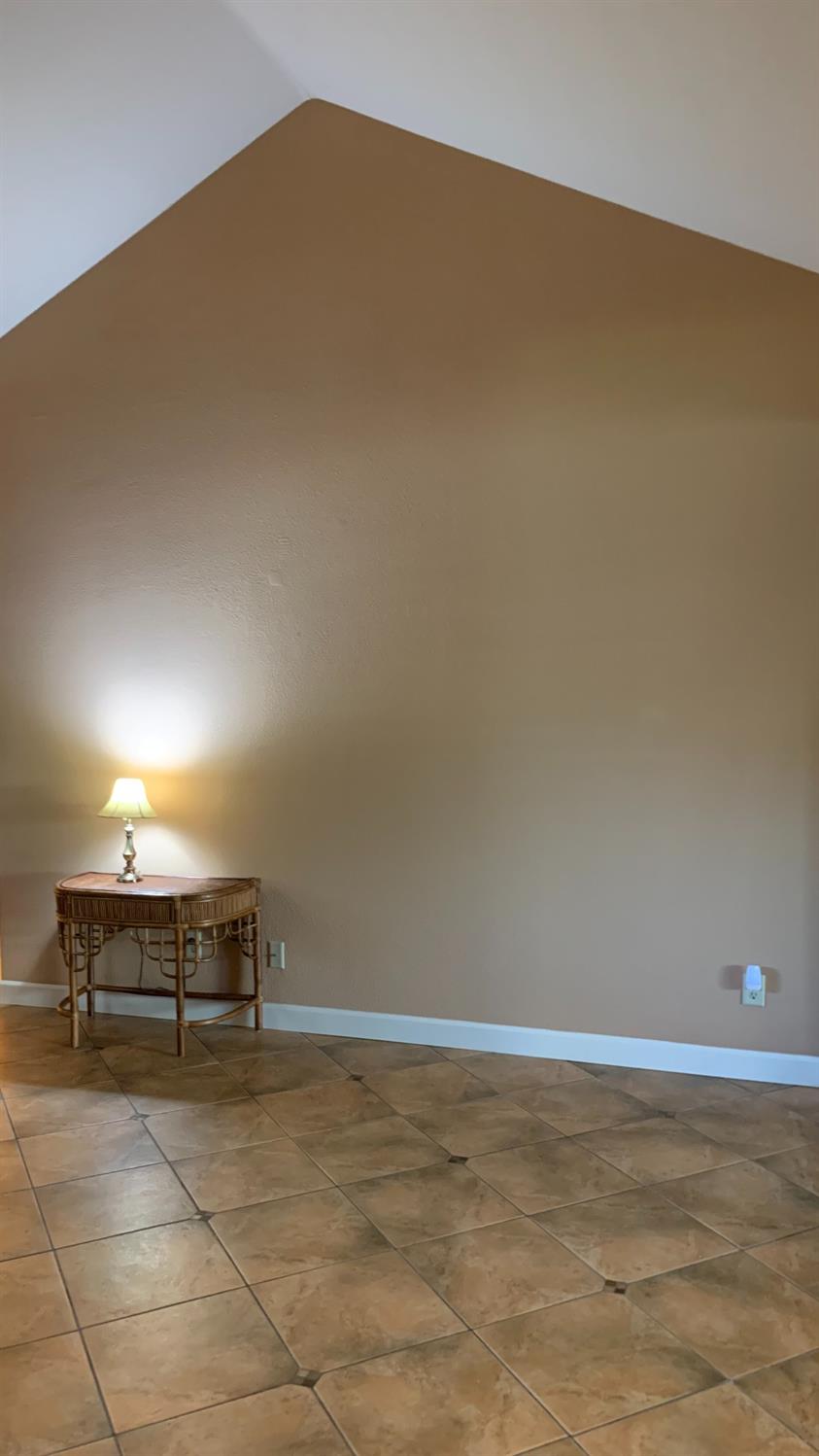 Photo #23: 223045936 Listing: Photo #23