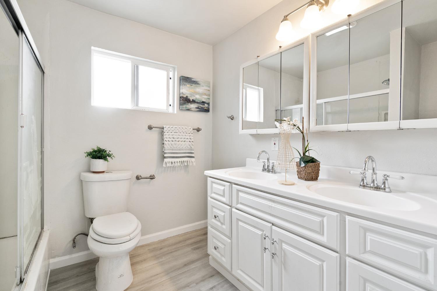 Detail Gallery Image 31 of 42 For 899 61st St, Oakland,  CA 94608 - 4 Beds | 3 Baths