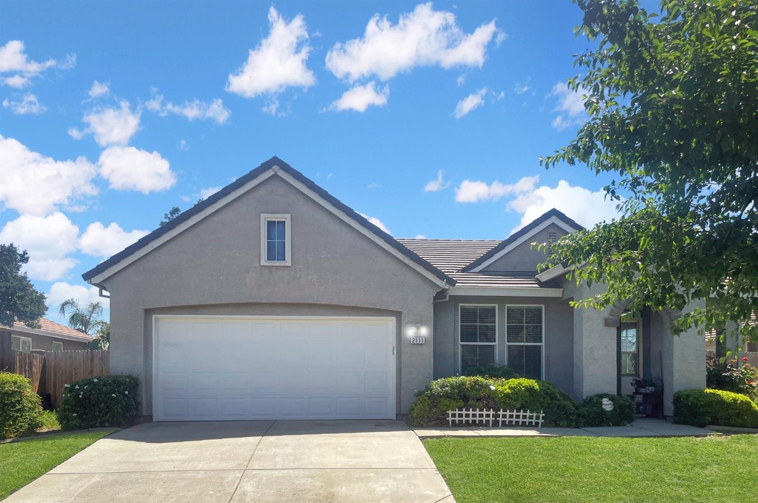 Photo of 2111 Golden Gate Dr in Plumas Lake, CA