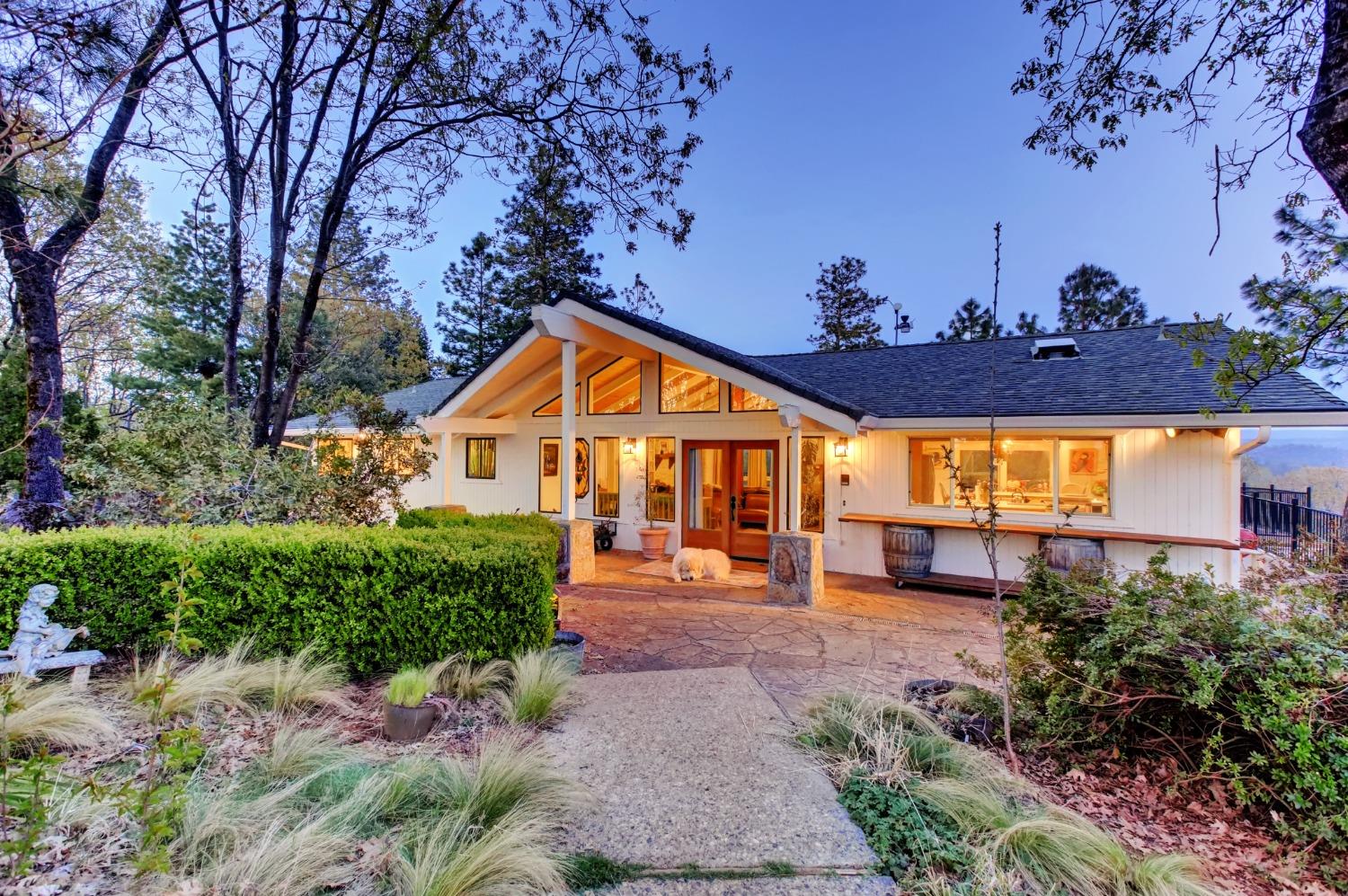 Photo of 19698 View Forever Ln in Grass Valley, CA