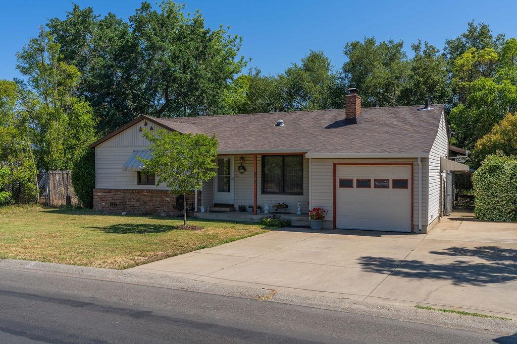 Photo of 805 Coloma St in Folsom, CA