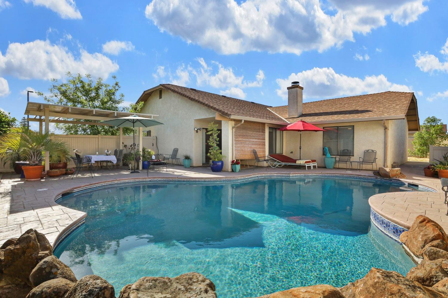 Photo of 300 Garden Circle Dr in Manteca, CA