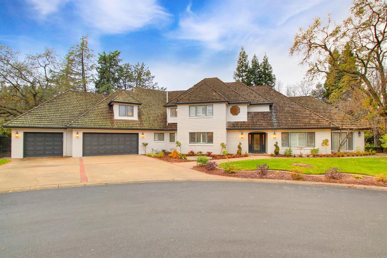 Photo of 1969 Cenacle Ln in Carmichael, CA