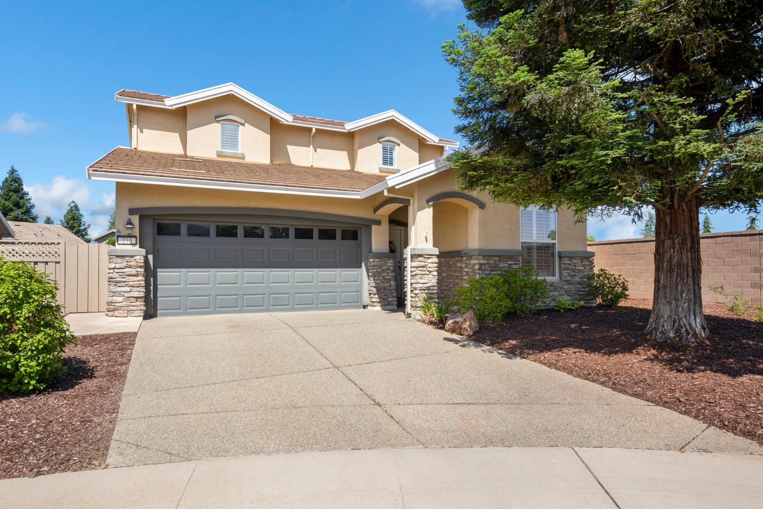 Photo of 210 Albion Ct in Lincoln, CA