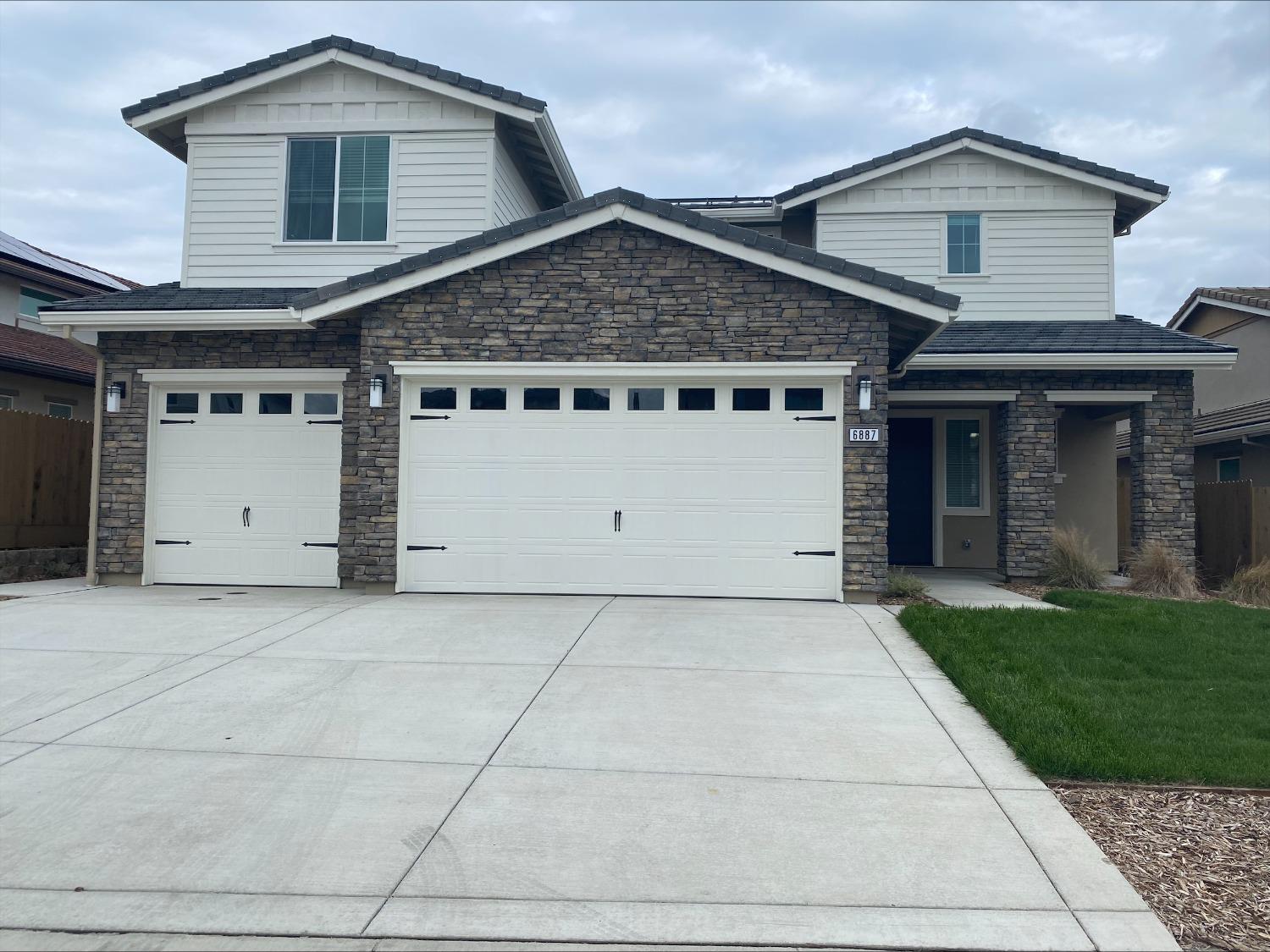 Photo of 6887 Saratoga Estates Dr in El Dorado Hills, CA
