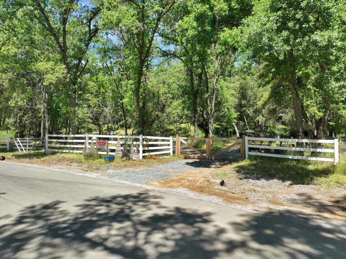 Photo of 13125 Bell Brook Dr in Auburn, CA