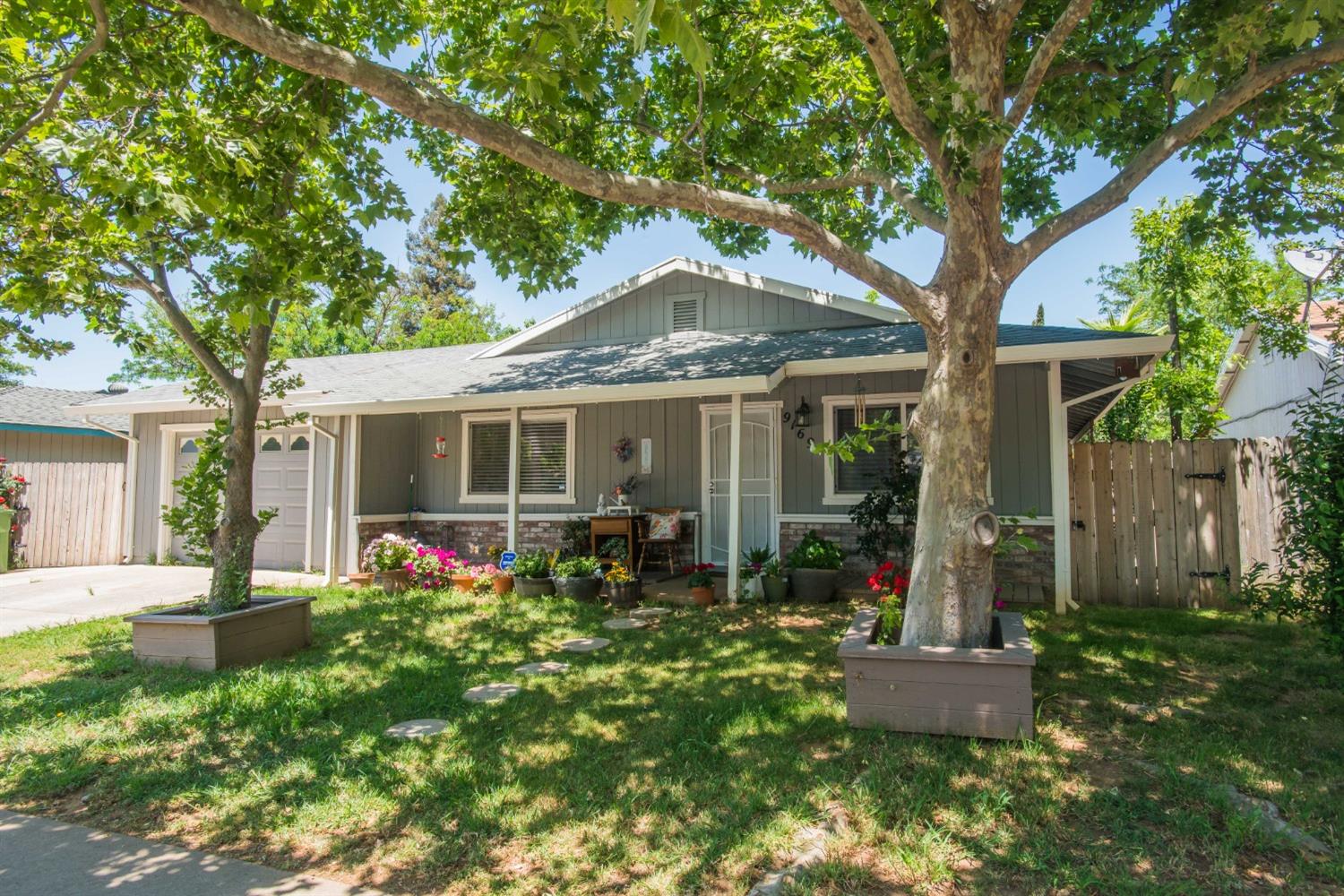 Photo of 9169 Lujan Dr in Elk Grove, CA