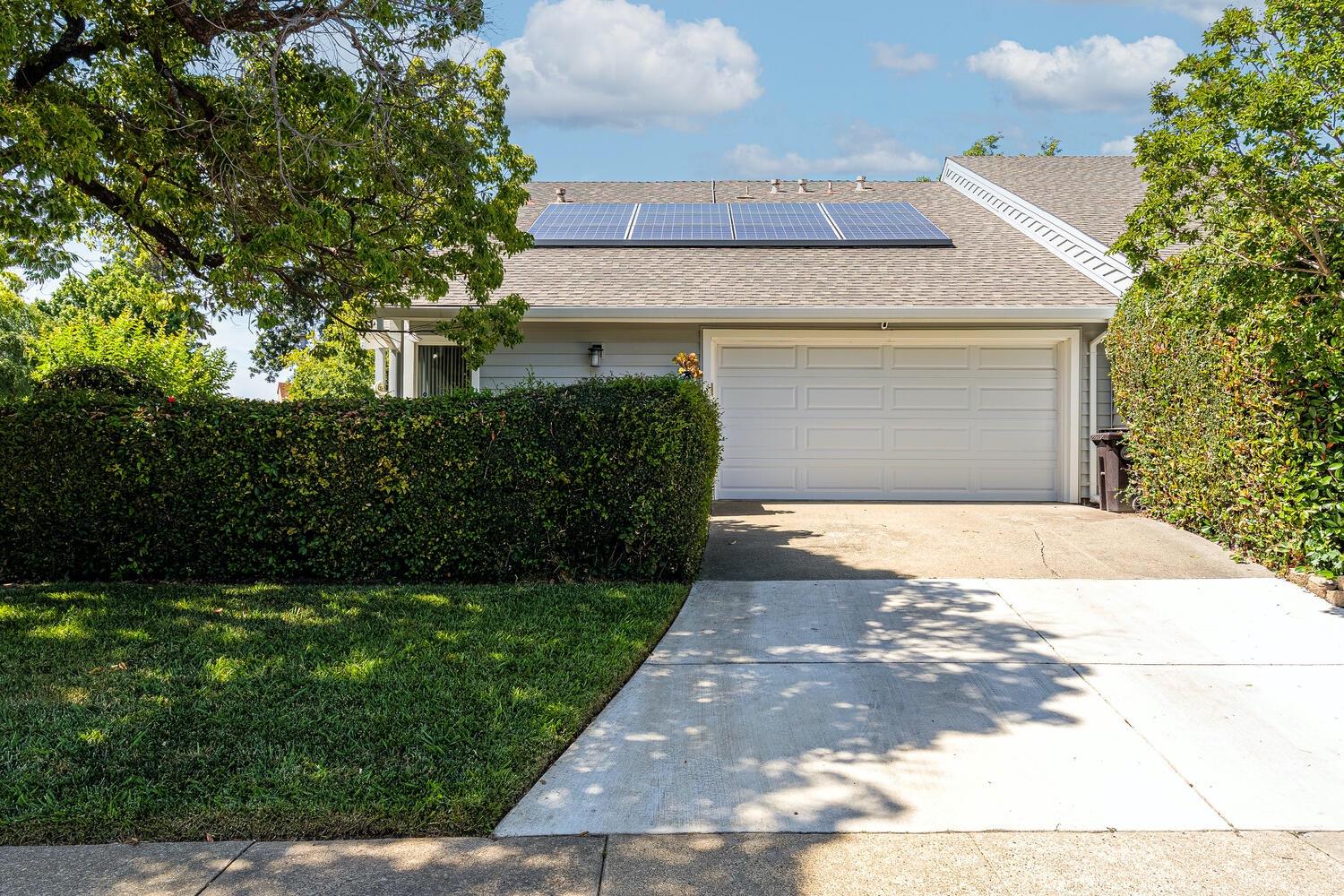 Photo of 7983 Kingswood Dr in Citrus Heights, CA