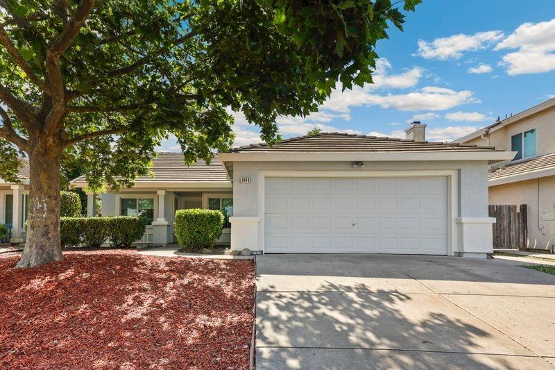 Photo of 8440 Water Poppy Wy in Elk Grove, CA