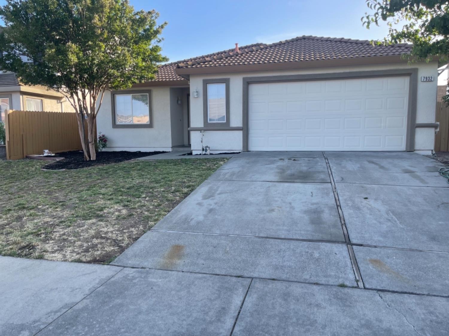 Photo of 7932 Cavalier Wy in Sacramento, CA