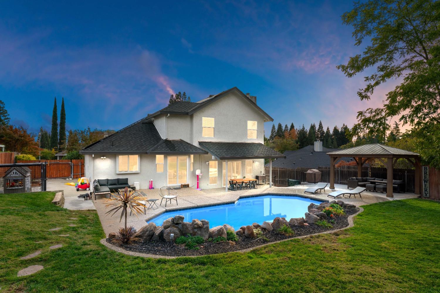 Photo of 6140 Kenneth Oak Wy in Fair Oaks, CA
