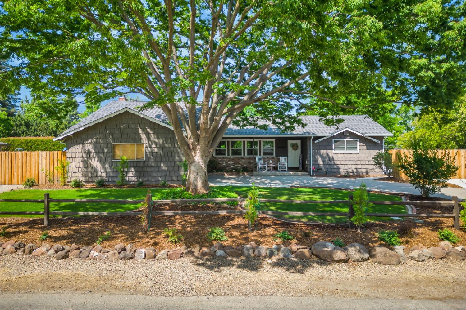 Photo of 4316 Mapel Ln in Carmichael, CA