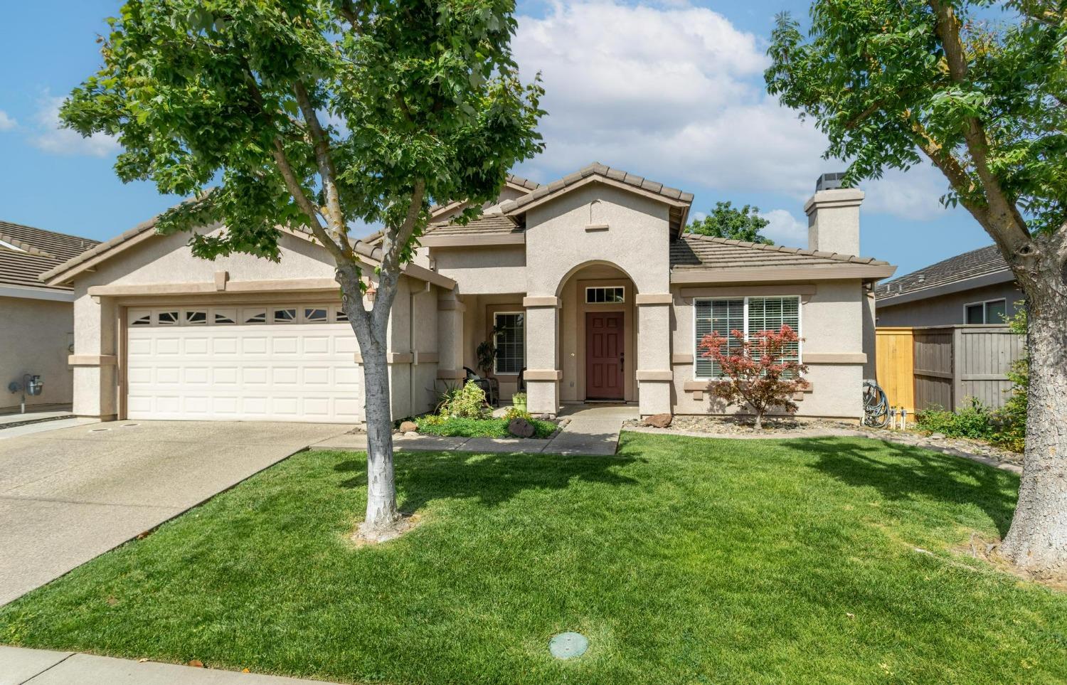 Photo of 9756 Sand Hollow Wy in Elk Grove, CA