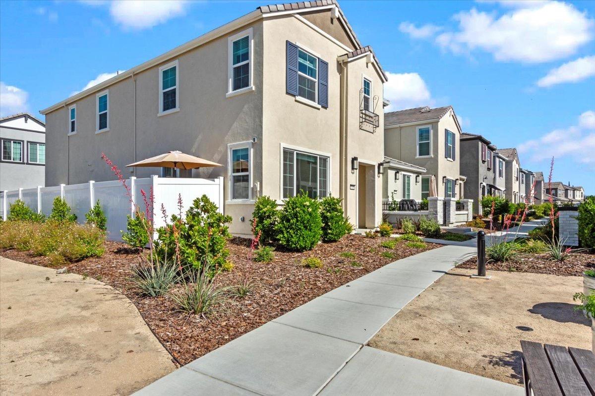 Photo of 3168 Finch Ln in West Sacramento, CA