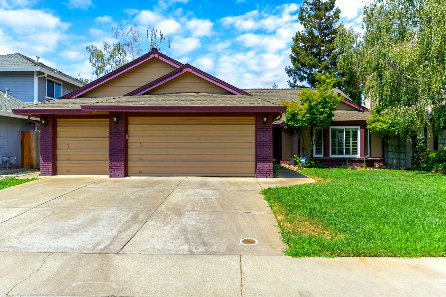 Photo of 7615 Wynndel Wy in Elk Grove, CA