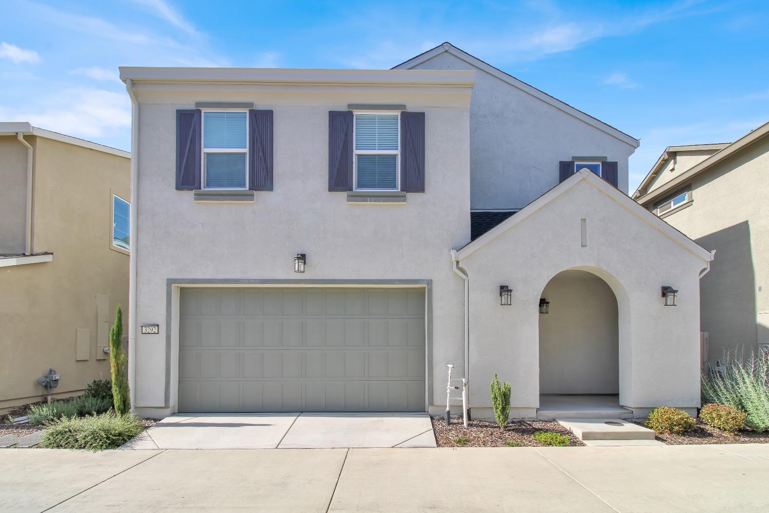 Photo of 3292 Sunny Gate Ln in Folsom, CA