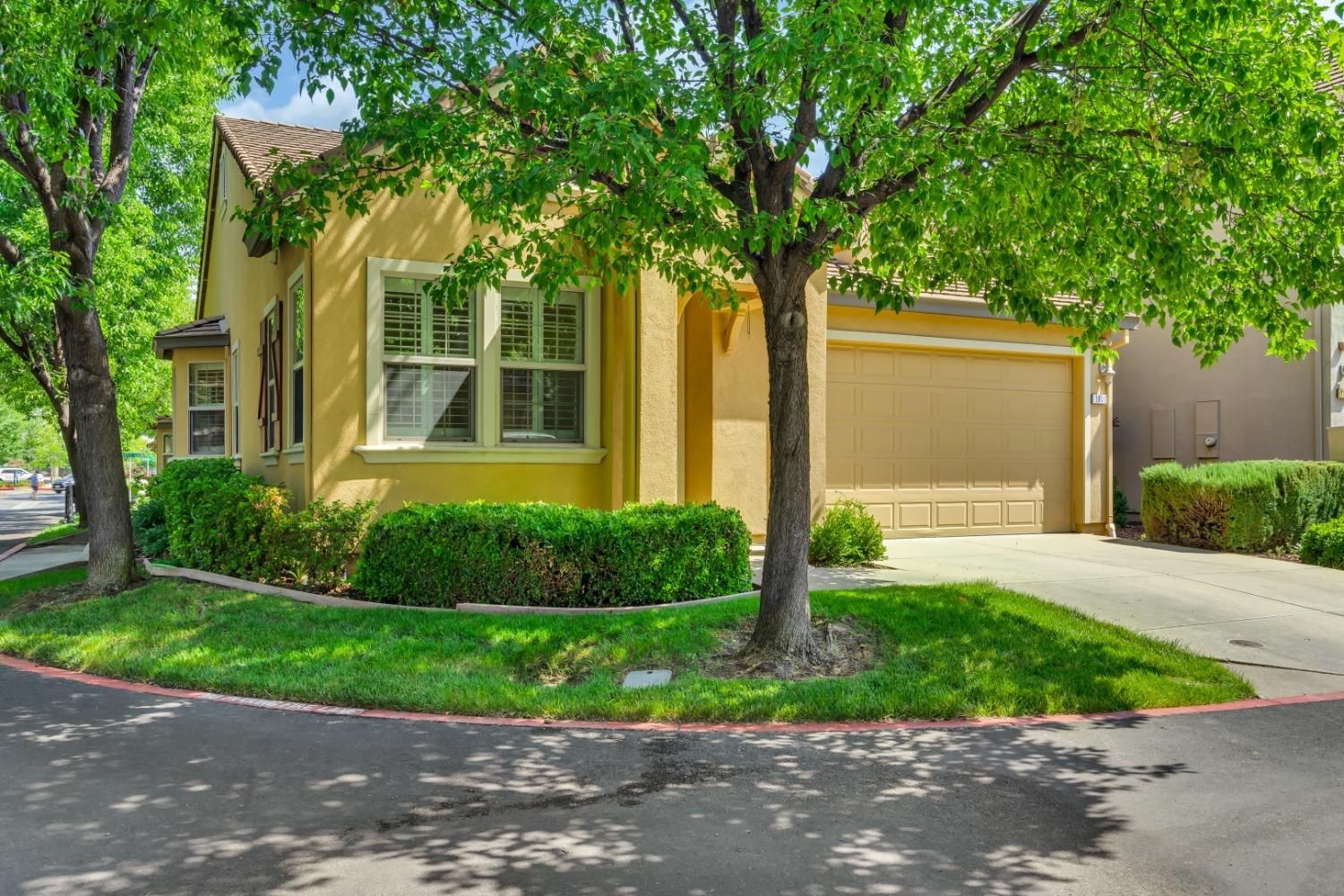 Photo of 1001 Marseille Ln in Roseville, CA