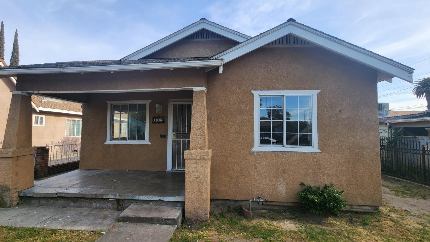 Photo of 319 Ash St in Modesto, CA