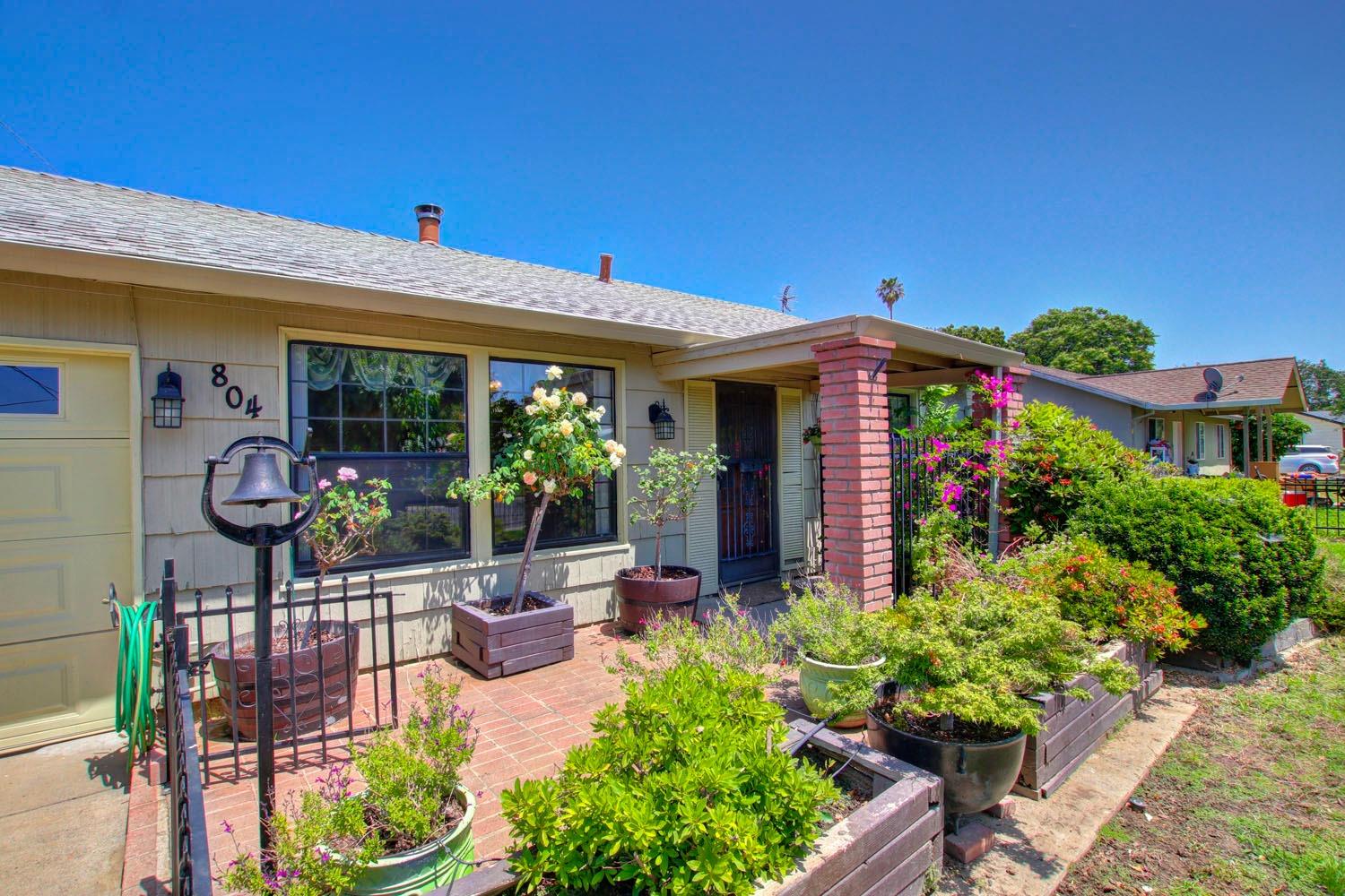 Photo of 804 Fremont Blvd in West Sacramento, CA