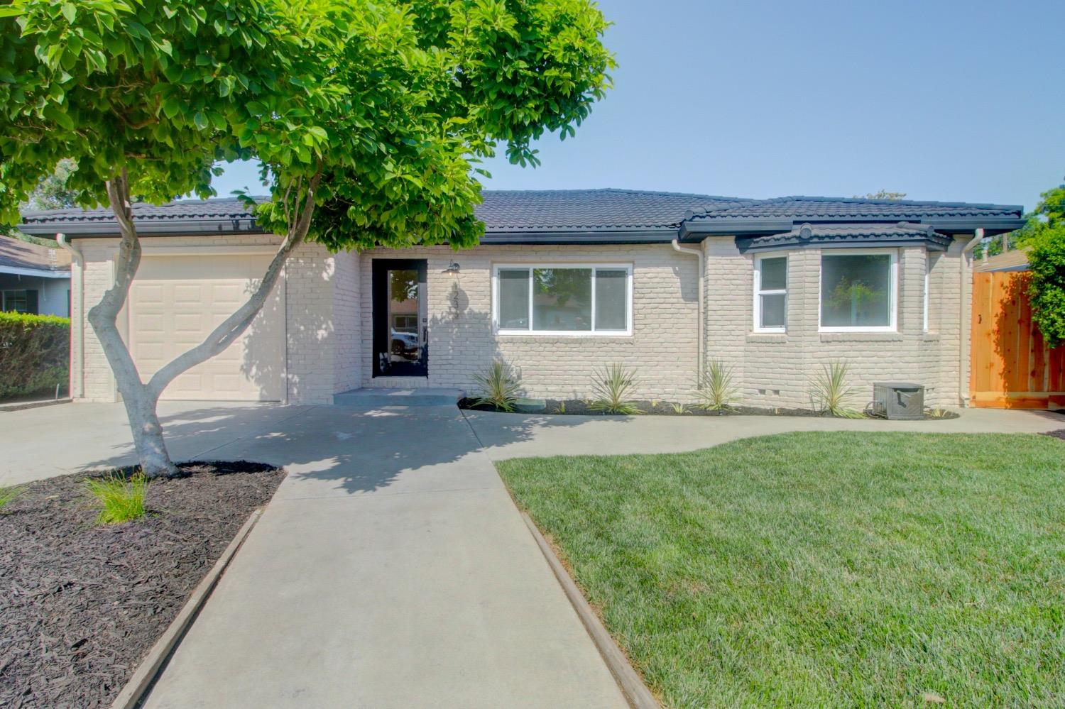 Photo of 1233 Mills Ave in Modesto, CA