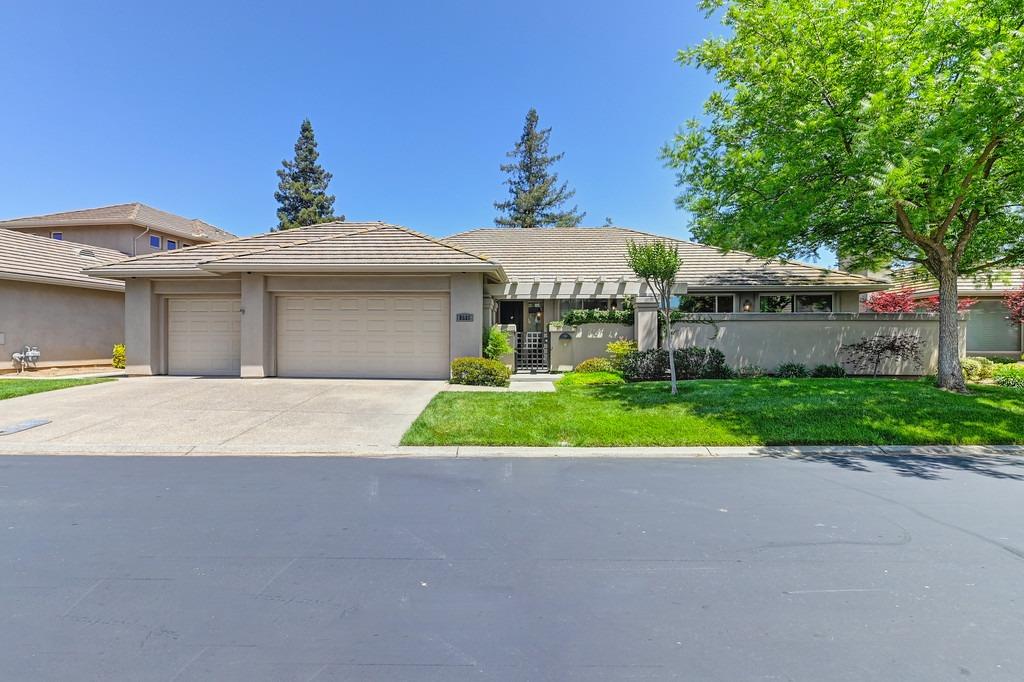 Photo of 9535 Golf Course Ln in Elk Grove, CA