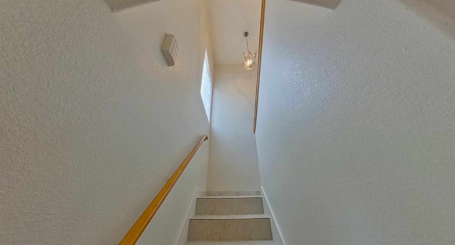 Detail Gallery Image 17 of 31 For 1221 Jobs Peak Dr, South Lake Tahoe,  CA 96150 - 4 Beds | 3 Baths
