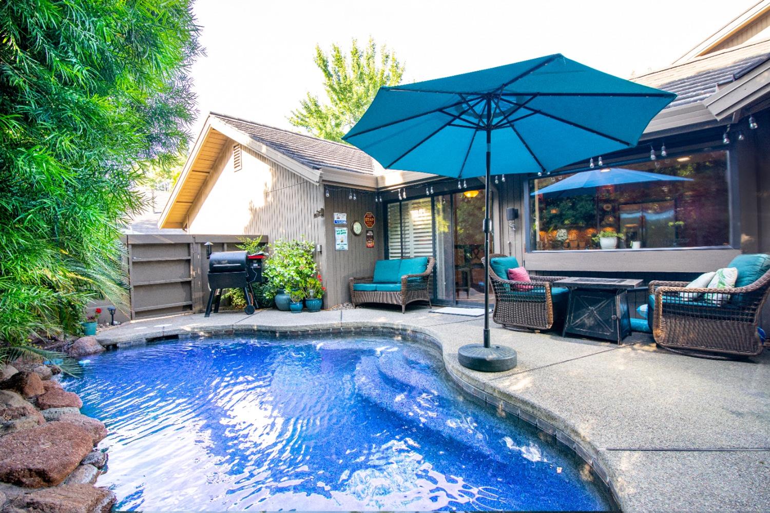 Photo of 11389 Gold Country Blvd in Gold River, CA