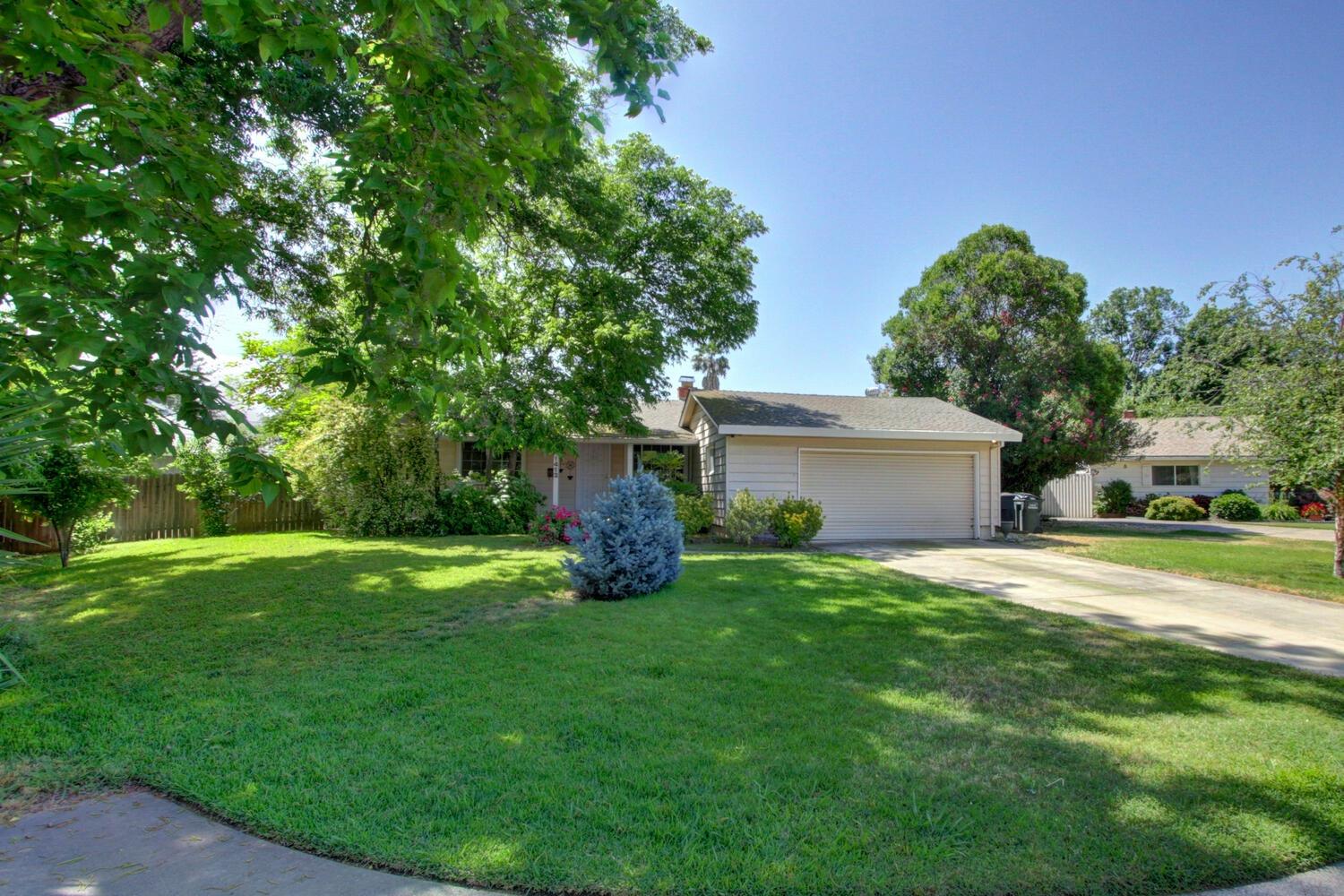 Detail Gallery Image 1 of 1 For 1412 Hesket Way, Sacramento,  CA 95825 - 3 Beds | 2 Baths