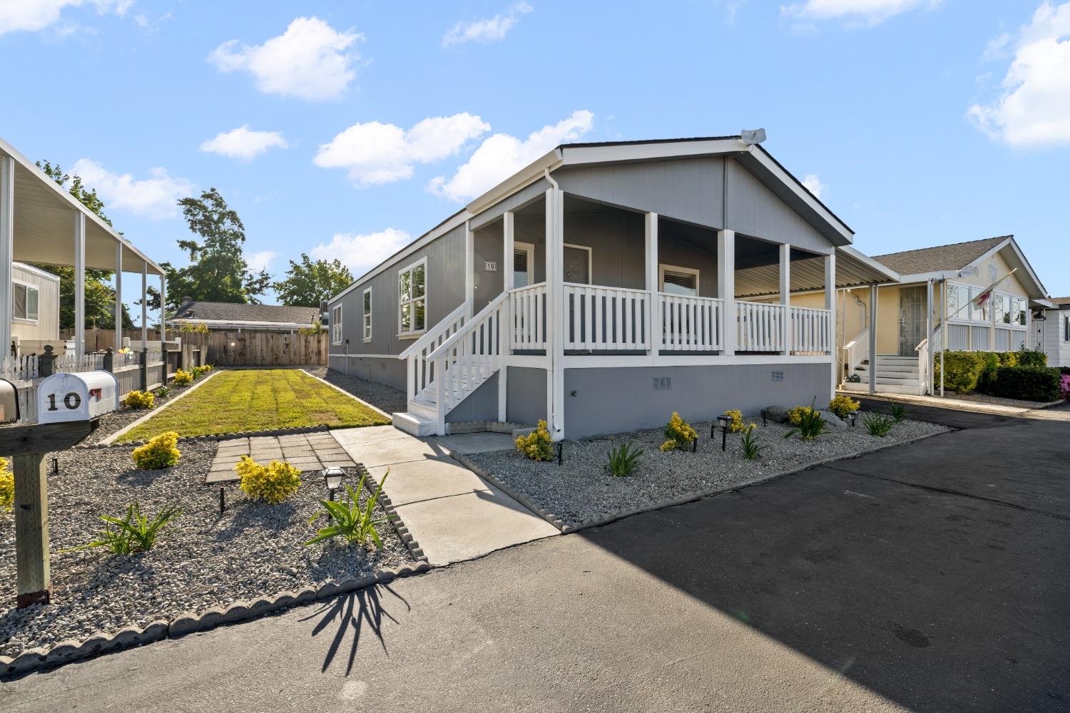 Photo of 1459 Standiford #10 in Modesto, CA
