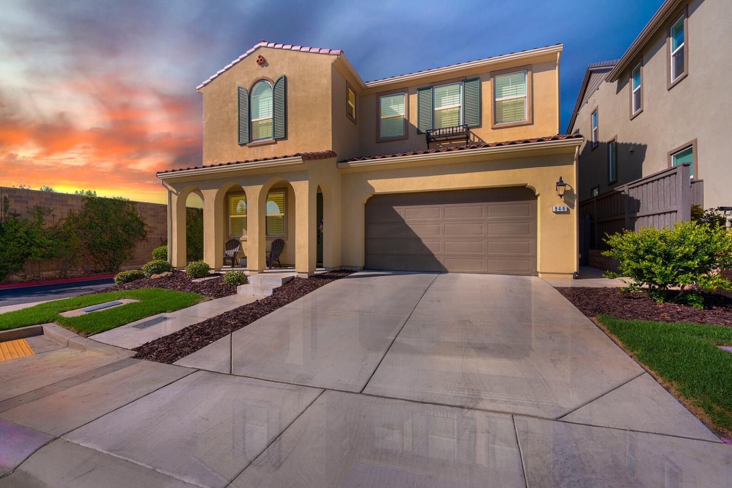 Photo of 948 Bracken Ct in El Dorado Hills, CA