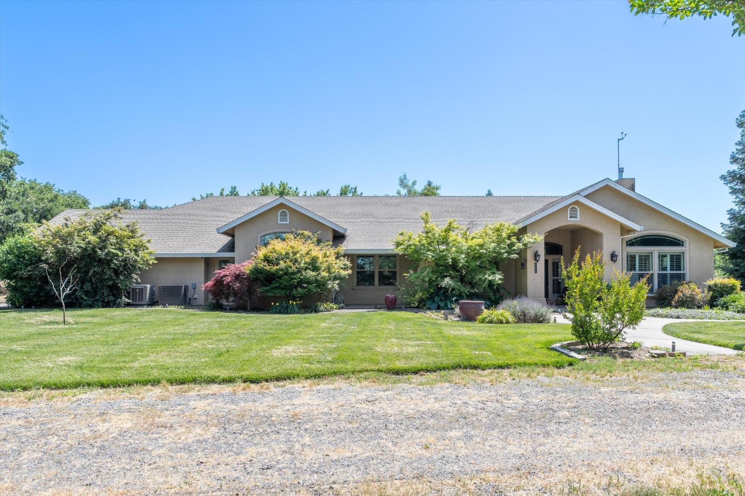 Photo of 845 Justeson Ave in Gridley, CA