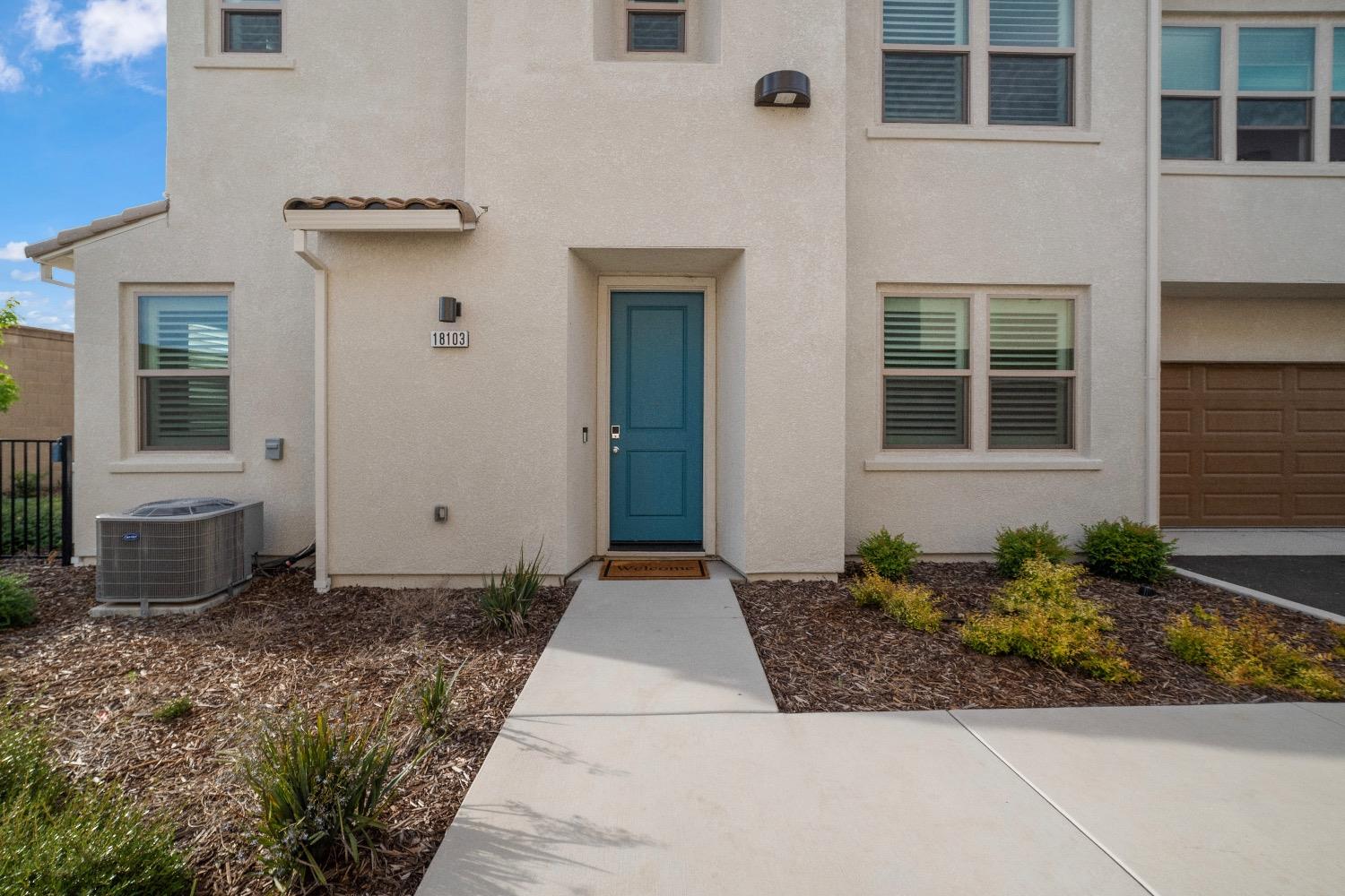 Photo of 5301 E Commerce Wy #18103 in Sacramento, CA