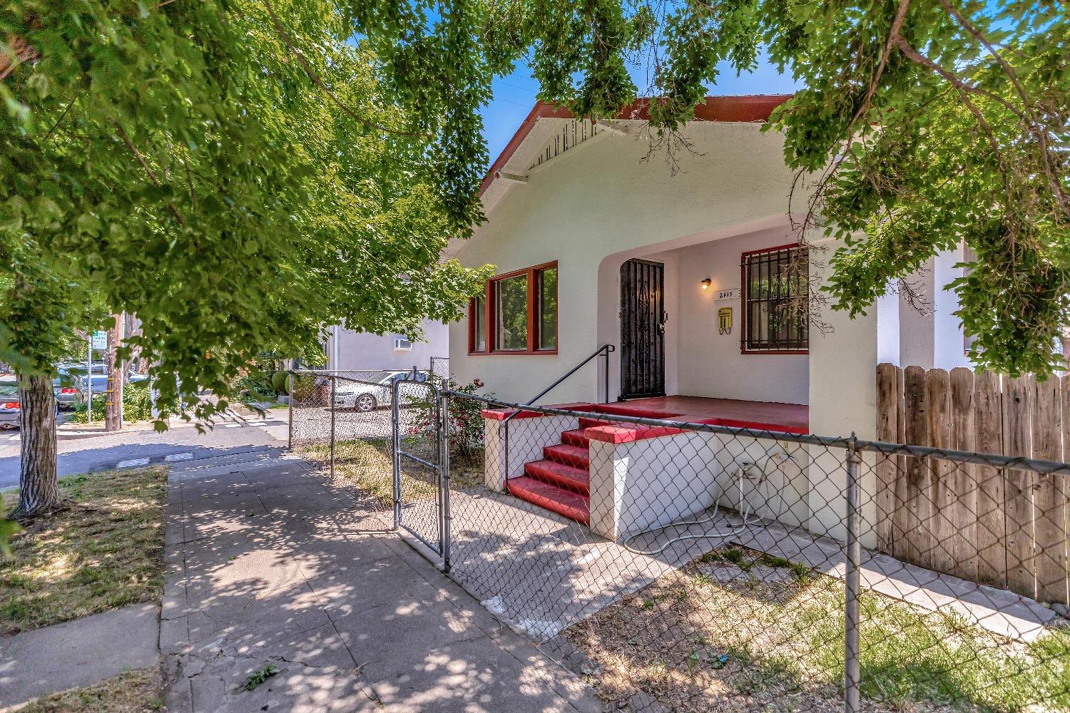 Photo of 2117 12th St in Sacramento, CA