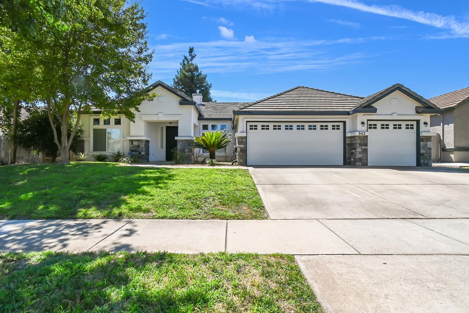 Photo of 942 Skyline Dr in Yuba City, CA