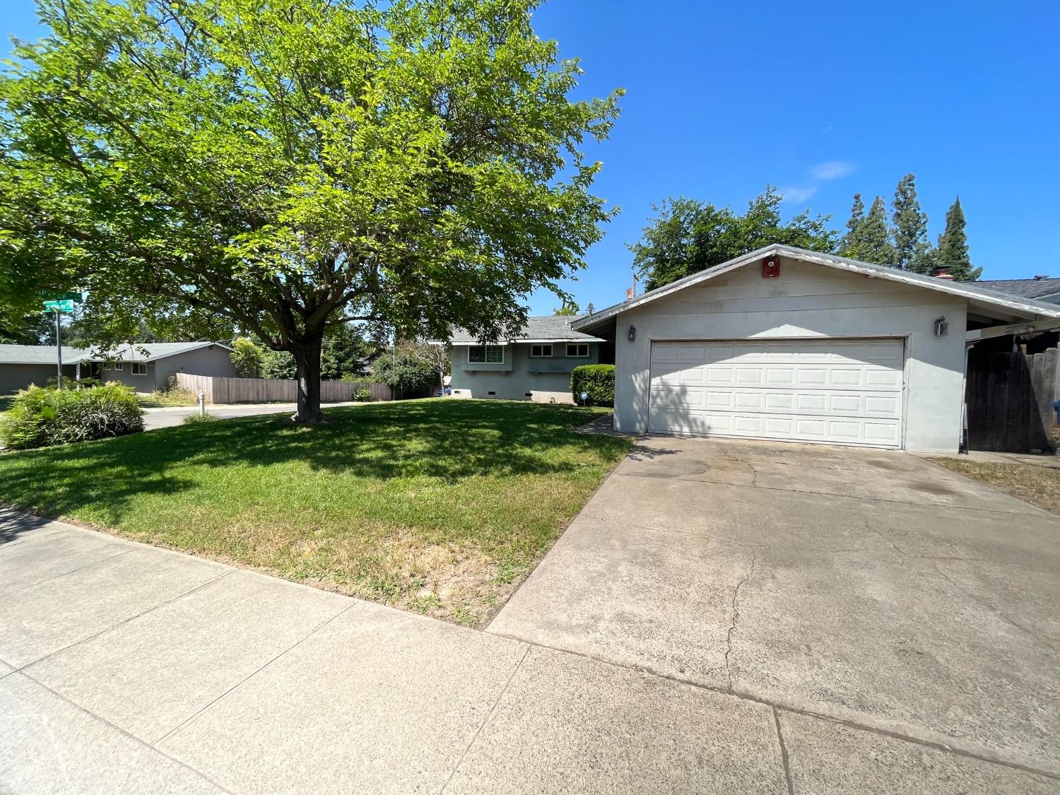 Photo of 6855 Brookhaven Wy in Citrus Heights, CA